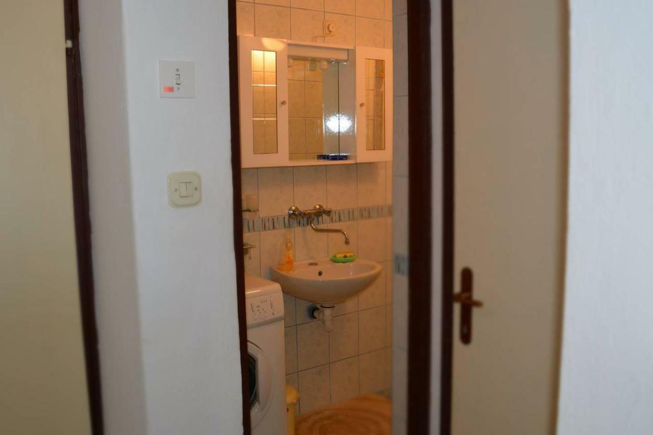 Holiday House Maretta - Apartment No 1 Lukovo Sugarje Luaran gambar