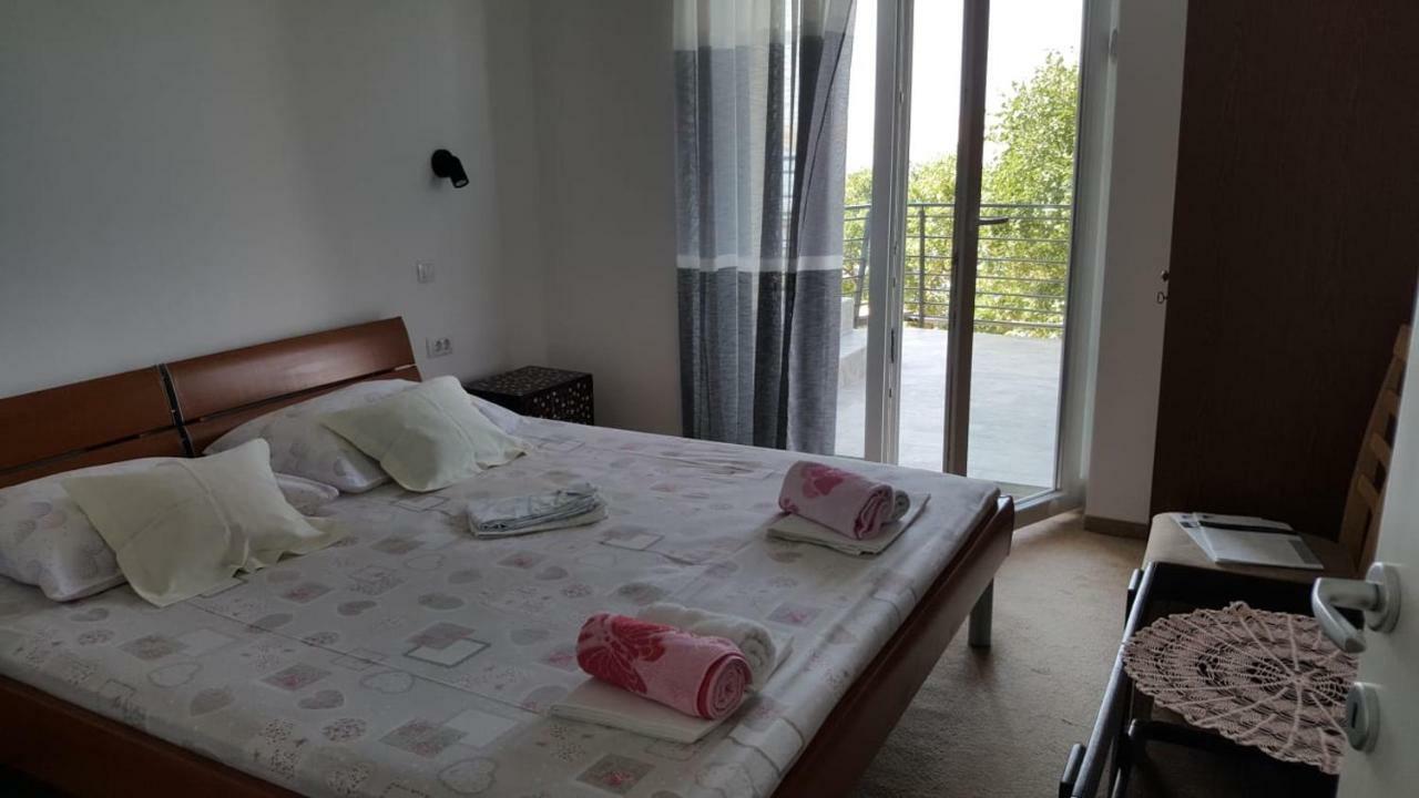Holiday House Maretta - Apartment No 1 Lukovo Sugarje Luaran gambar
